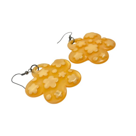 VINTAGE LUCITE FLOWER POWER EARRINGS YELLOW POP ART 60S 80S GROOVY STATEMENT - Picture 9 of 13